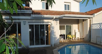 Geräumige und helle Villa in Andernos, 200 m vom Strand entfernt, für 8-10 Personen