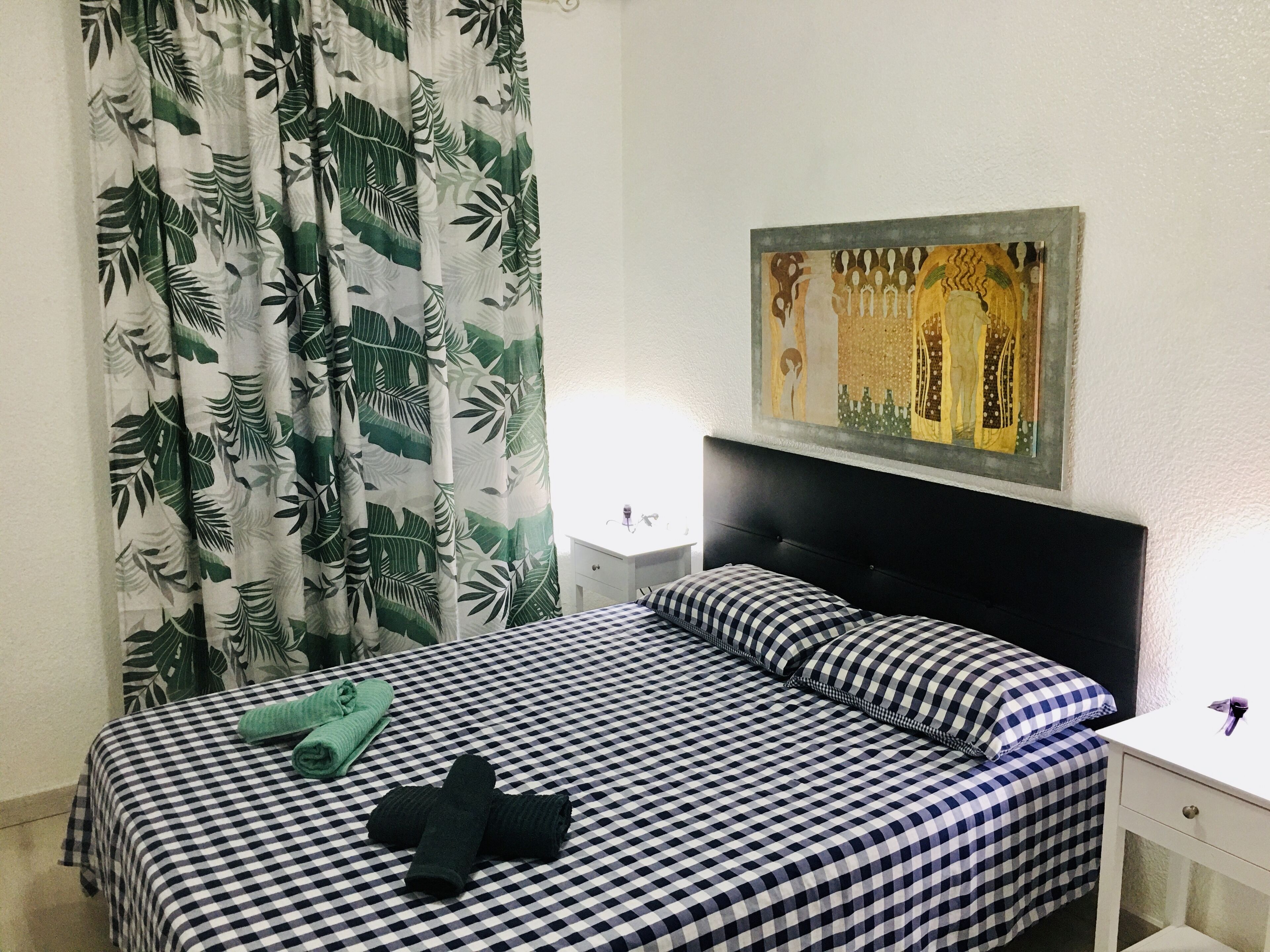 1 dormitorio, tabla de planchar con plancha, cuna de viaje y wifi