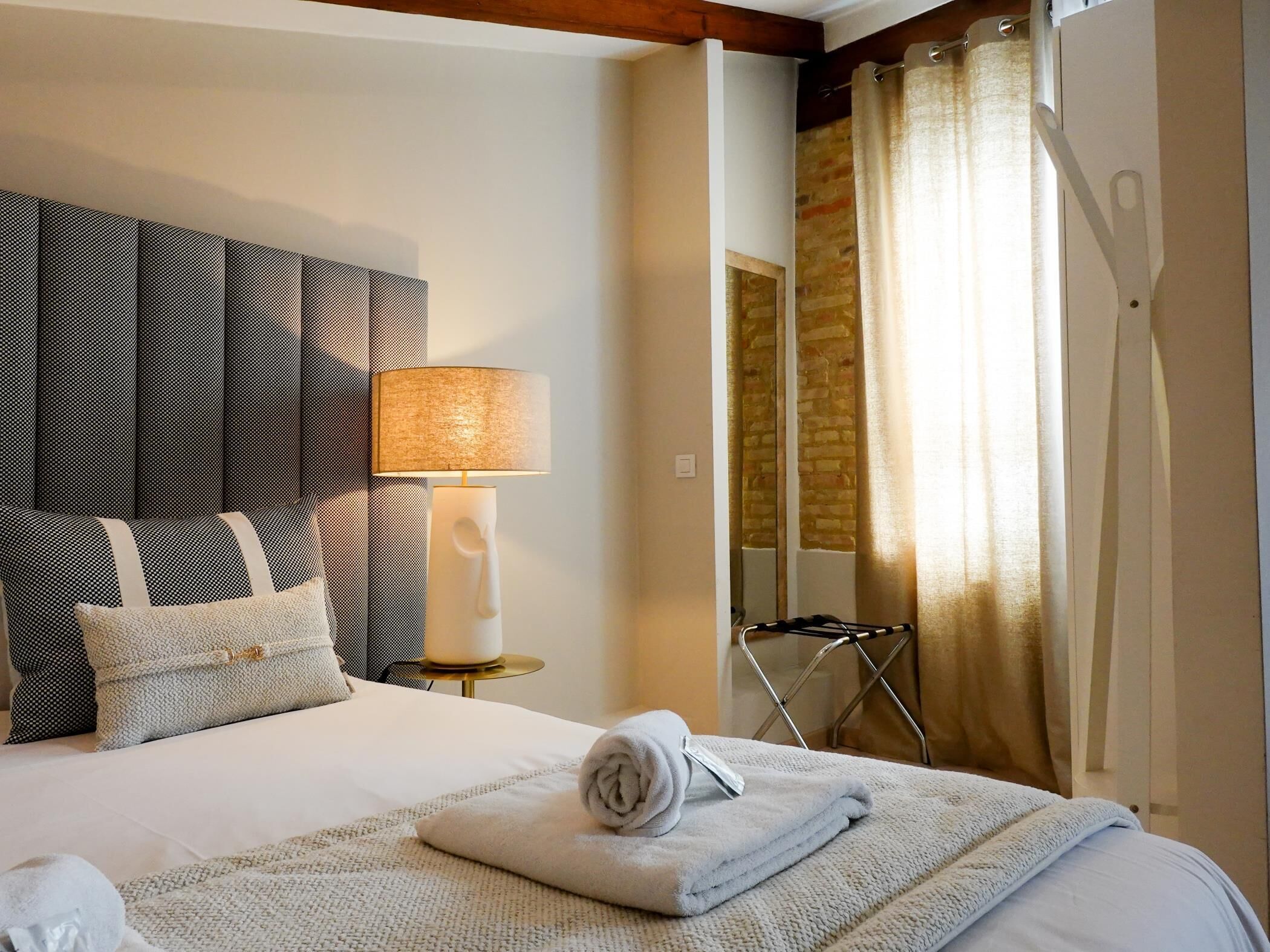 Fer et planche à repasser, accès Internet, draps fournis