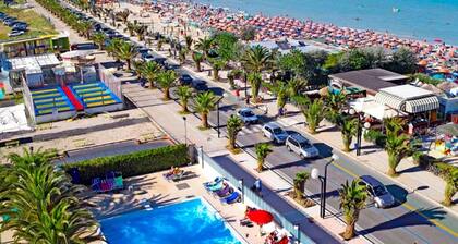 Appartement avec vue sur la mer à 100 m de la plage et à 200 m de la zone piétonne