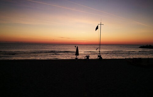 A 150 m dalla spiaggia e vicino al centro cittadino