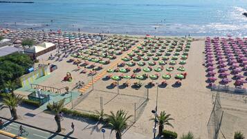 Una spiaggia nelle vicinanze