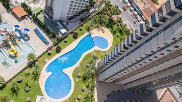 Een verwarmd zwembad