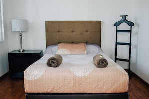 Executive Room, 1 King Bed, Non Smoking | Blackout curtains, iron/ironing board, free WiFi, bed sheets - Casa Mariel (San Luis Potosi)