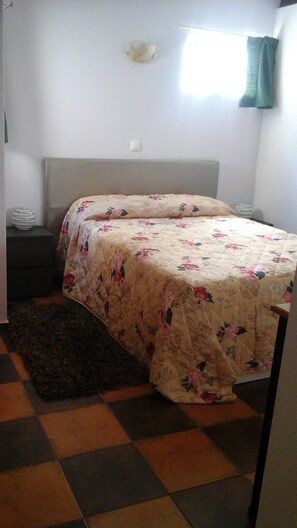 2 bedrooms, iron/ironing board, free WiFi, bed sheets - Portuguese Algarvean countryside, relaxing holiday (Sao Bartolomeu de Messines, Silves)