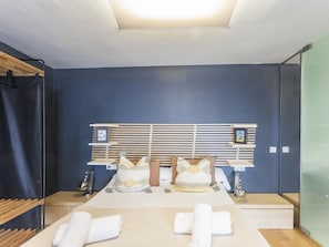 In-room safe, iron/ironing board, travel cot, free WiFi