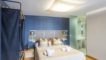 Coffres-forts dans les chambres, fer et planche à repasser