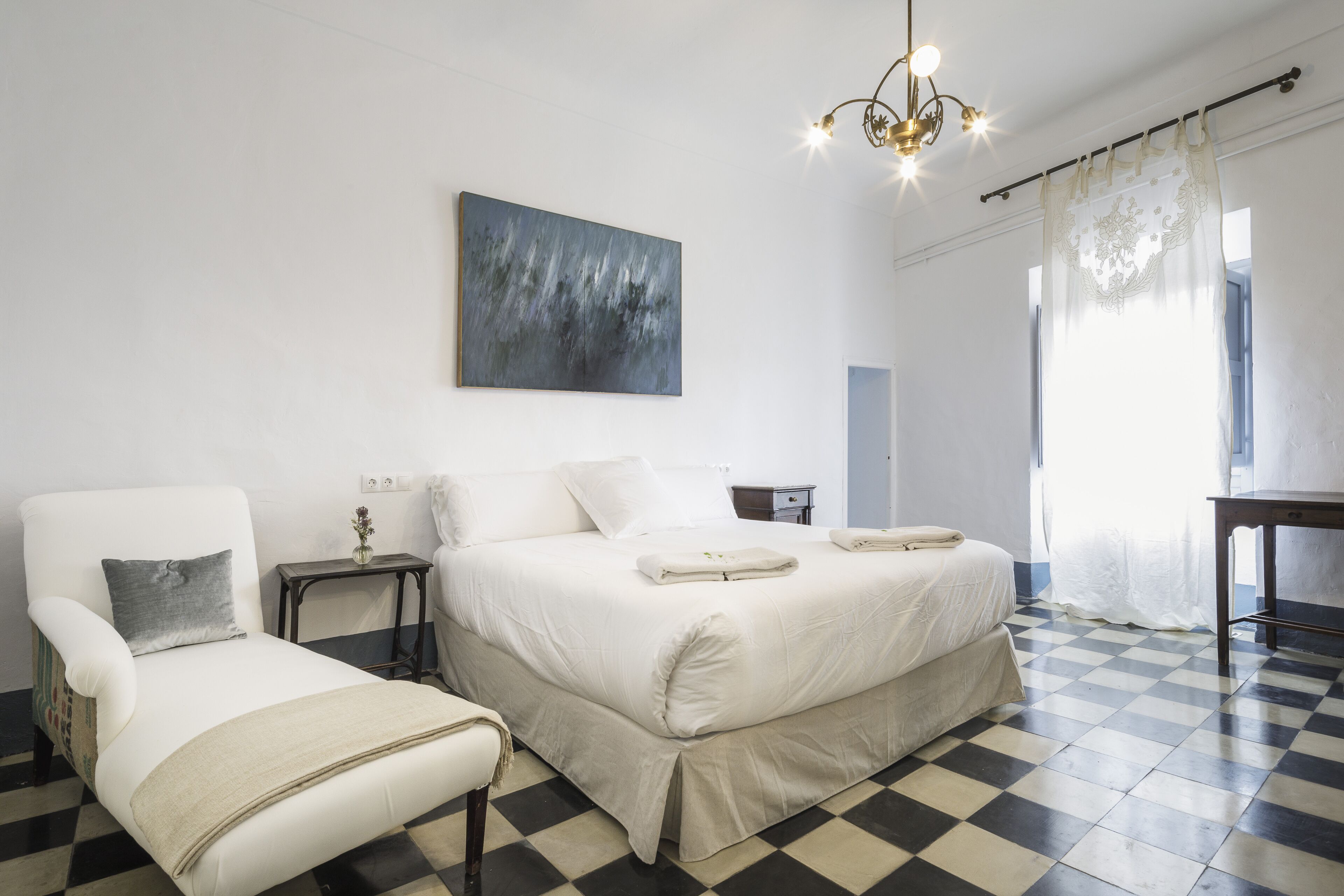 5 多间卧室、办公桌、熨斗/熨衣板、上网接入