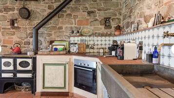 冰箱、微波炉、烤箱、炉灶