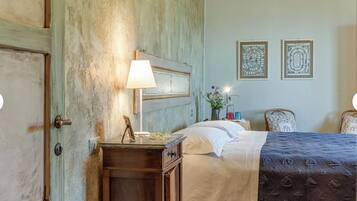 4 chambres, bureau, fer et planche Ă repasser, lit parapluie