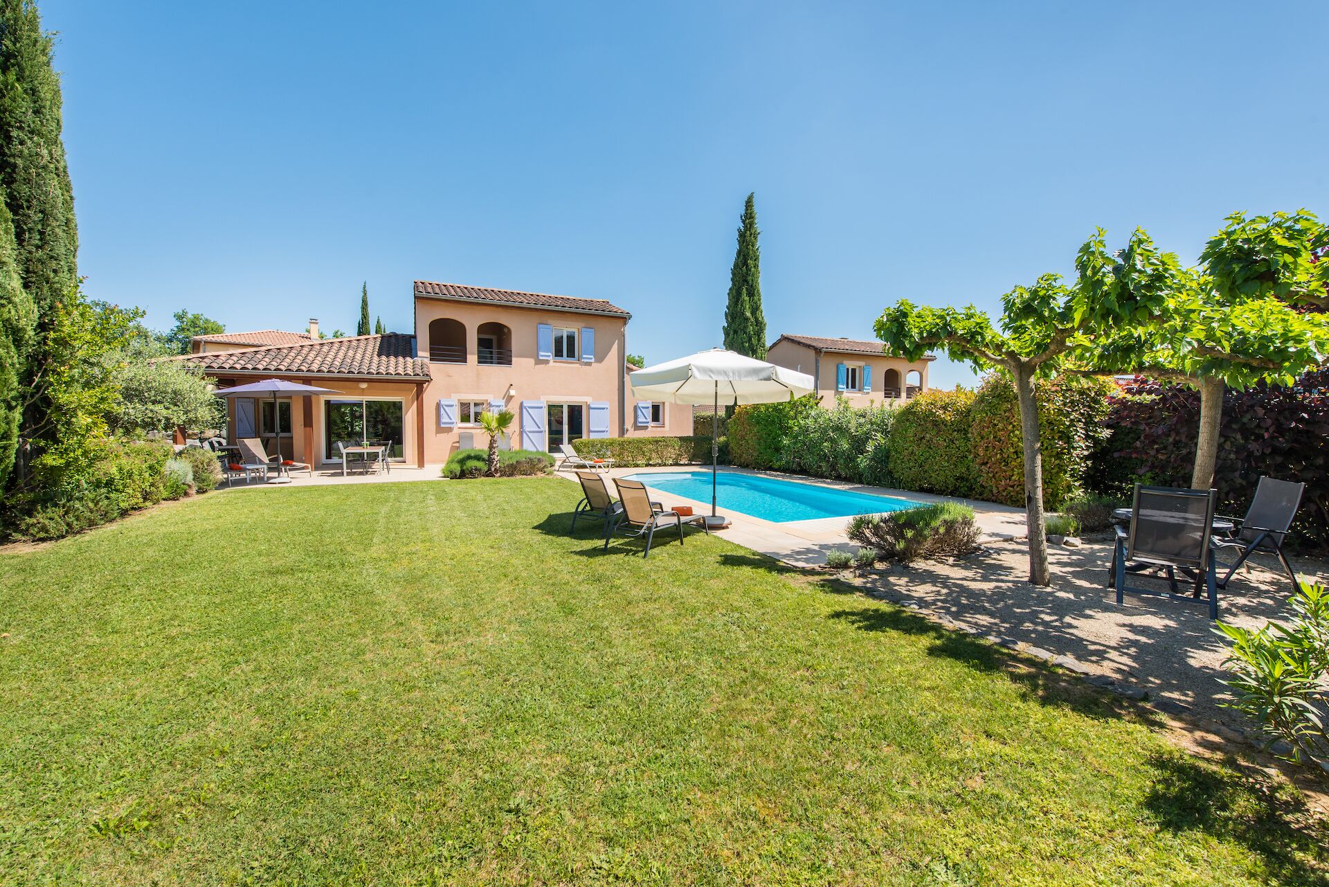 Piscina all'aperto, una piscina riscaldata