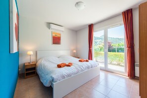 4 slaapkamers, een strijkplank/strijkijzer, wifi