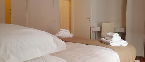 3 camere, accesso a Internet, lenzuola