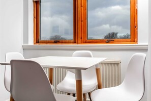 Dining - Prestwick Central - Donnini Apartments (Prestwick)