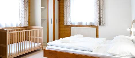 2 bedrooms, in-room safe, travel cot, free WiFi