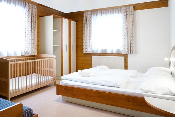 2 Schlafzimmer, Zimmersafe, Reisekinderbett, kostenloses WLAN