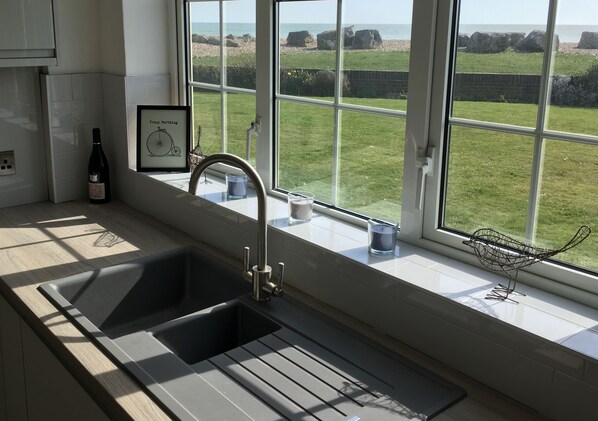 Interior - Stunning Beachfront Apartment on Ferring beach (Ferring)