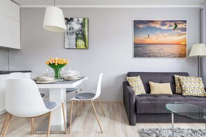 Dining - Modern Apartment | Balcony and Proximity to Park (Swinoujscie)