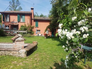 Property grounds - Little Raieda Farmhouse: the first stop on the Path of the Gods. (Sasso Marconi)