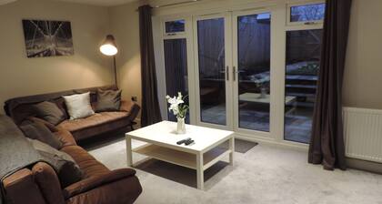 4 makuuhuoneen Farnboroughin lentokenttämajoitus