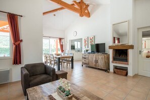 TV, fireplace, DVD player, stereo