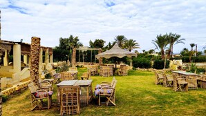 Restaurant - Tunis Lake View (Yusuf as-Sidiq)
