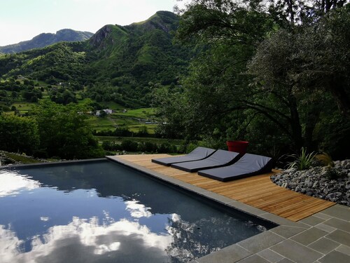 4* Bergerie with panoramic view and private infinity pool