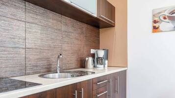 Fridge, stovetop, coffee/tea maker, toaster