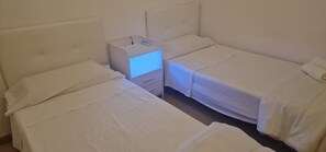 4 soverom, skrivebord, strykejern/-brett og wi-fi (inkludert)