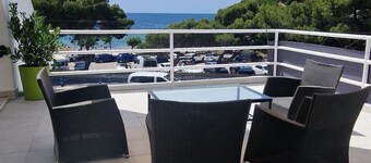 Beautiful   front of the Mediterranean Sea spectacular 2 minutes from the beach!