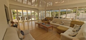 Smart TV, reproductor de DVD, libros y oficina 