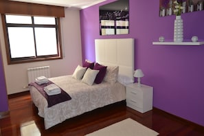 3 habitaciones, escritorio, tabla de planchar con plancha y wifi gratis