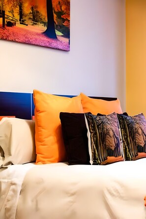 3 quartos, escrivaninha, ferros/tábuas de passar roupa