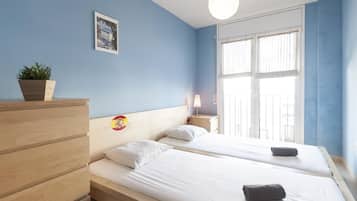3 habitaciones, tabla de planchar con plancha, internet y ropa de cama