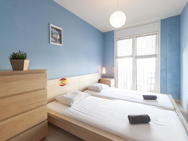 3 bedrooms, iron/ironing board, Internet, bed sheets