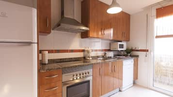 Refrigerador, microondas, horno y lavavajillas