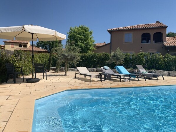 Piscine extérieure, piscine chauffée