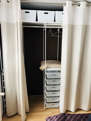 1 chambre, fer et planche à repasser, Wi-Fi gratuit, draps fournis