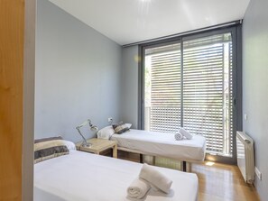 2 室のベッドルーム、セーフティボックス (室内)、アイロン / アイロン台、WiFi (無料)