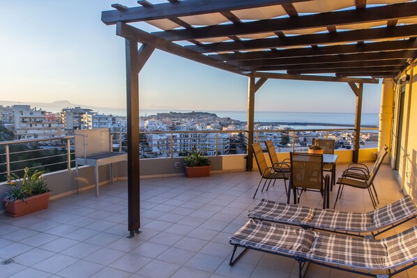 تناول الطعام بالخارج