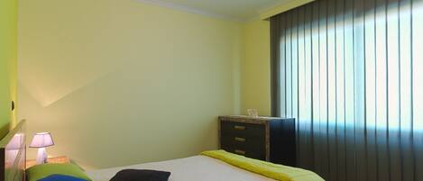 2 chambres, fer et planche à repasser, Wi-Fi gratuit, draps fournis