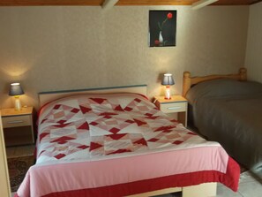 2 habitaciones, tabla de planchar con plancha y wifi gratis 