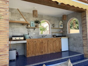 Fridge, microwave, oven, stovetop - with private pool & private outdoor whirlpool in a quiet, central location (Dénia)