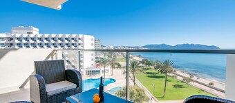  Apartment in CALA MILLOR, directly on the beach 2 bedrooms, WIFI Free, 5 ETAGE.