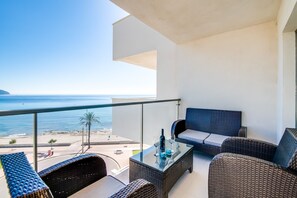 Property grounds -  Apartment in CALA MILLOR, directly on the beach 2 bedrooms, WIFI Free, 5 ETAGE. (Cala Millor)