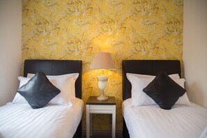 بديكورات فريدة لكل غرفة وطراز فريد لكل وحدة ومكتب ومكواة/لوح كي