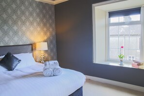 بديكورات فريدة لكل غرفة وطراز فريد لكل وحدة ومكتب ومكواة/لوح كي