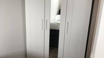 1 chambre, fer et planche Ă repasser, Wi-Fi, draps fournis