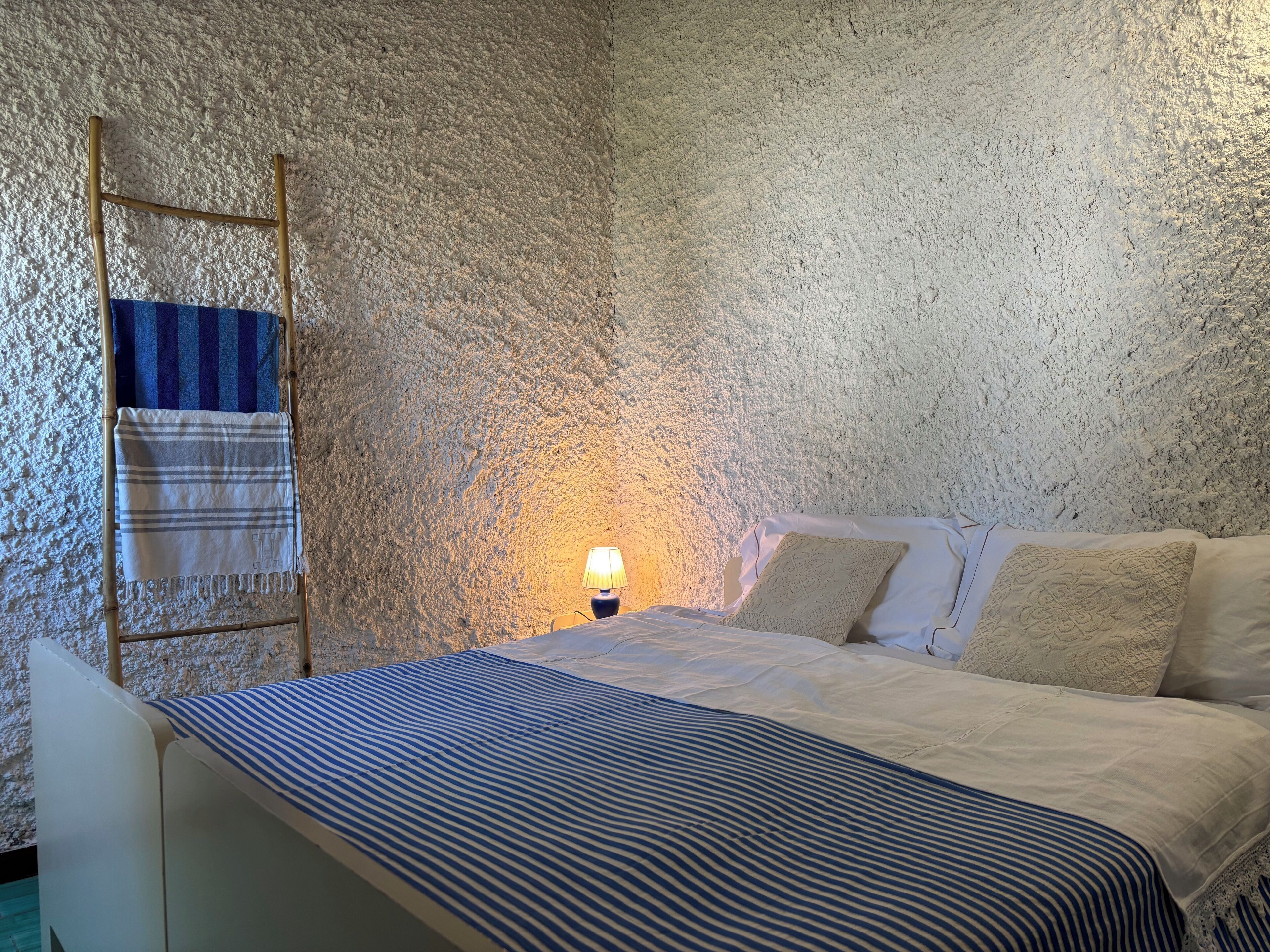 4 quartos, Wi-Fi de cortesia, roupa de cama