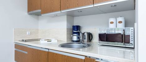 Fridge, microwave, stovetop, dishwasher